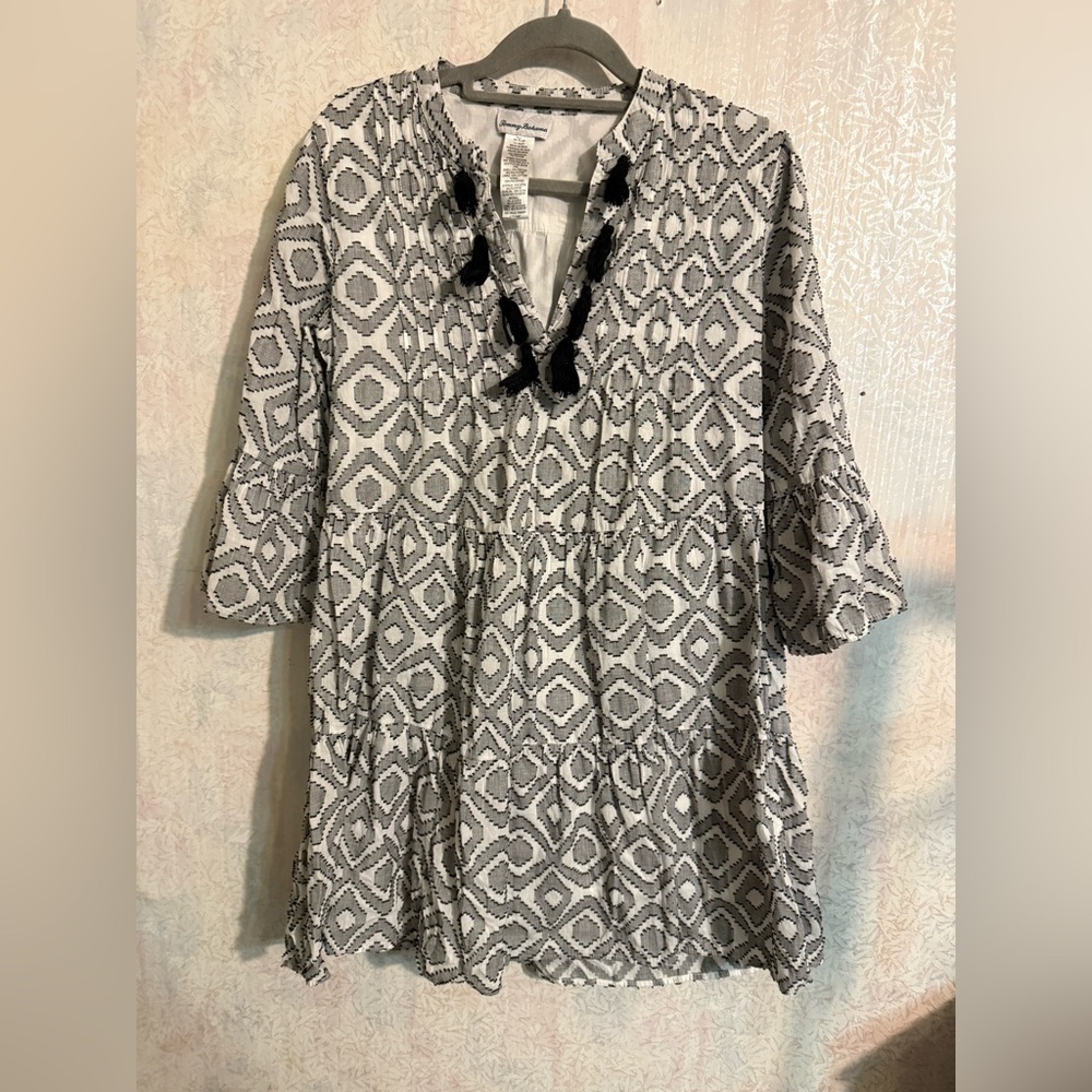 Tommy Bahama" blk/white bell sleeve tiered shift dress. Size L Reg.‎ $138, XXS
